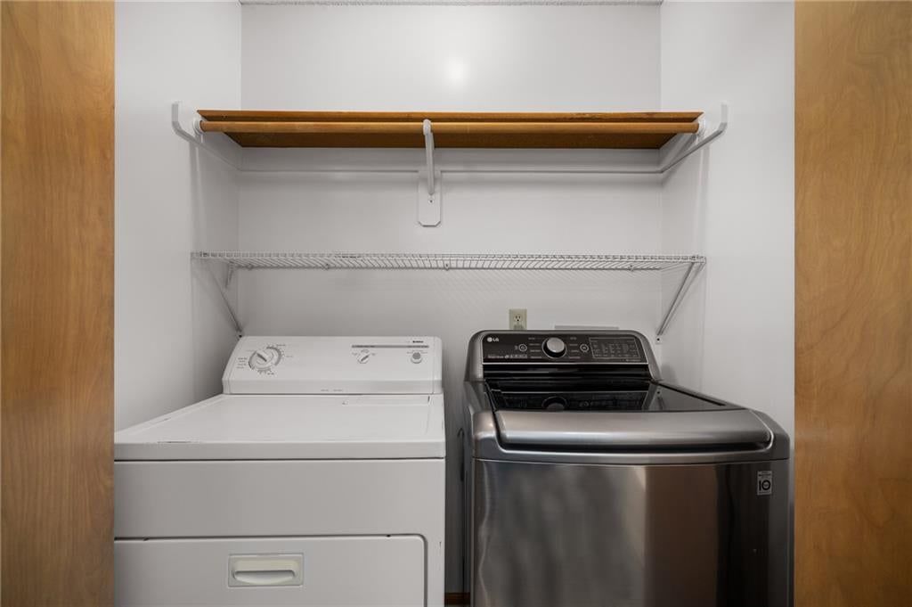 Photo 17 of 44 - 2513 SE WINCHESTER Drive, Lee's Summit, MO 64063