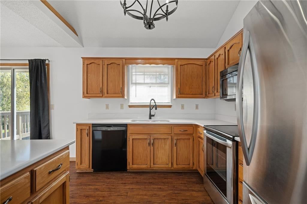 Photo 12 of 44 - 2513 SE WINCHESTER Drive, Lee's Summit, MO 64063