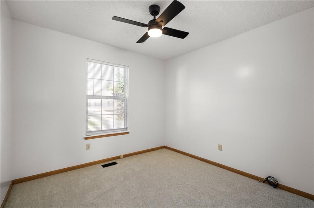Photo 27 of 44 - 2513 SE WINCHESTER Drive, Lee's Summit, MO 64063