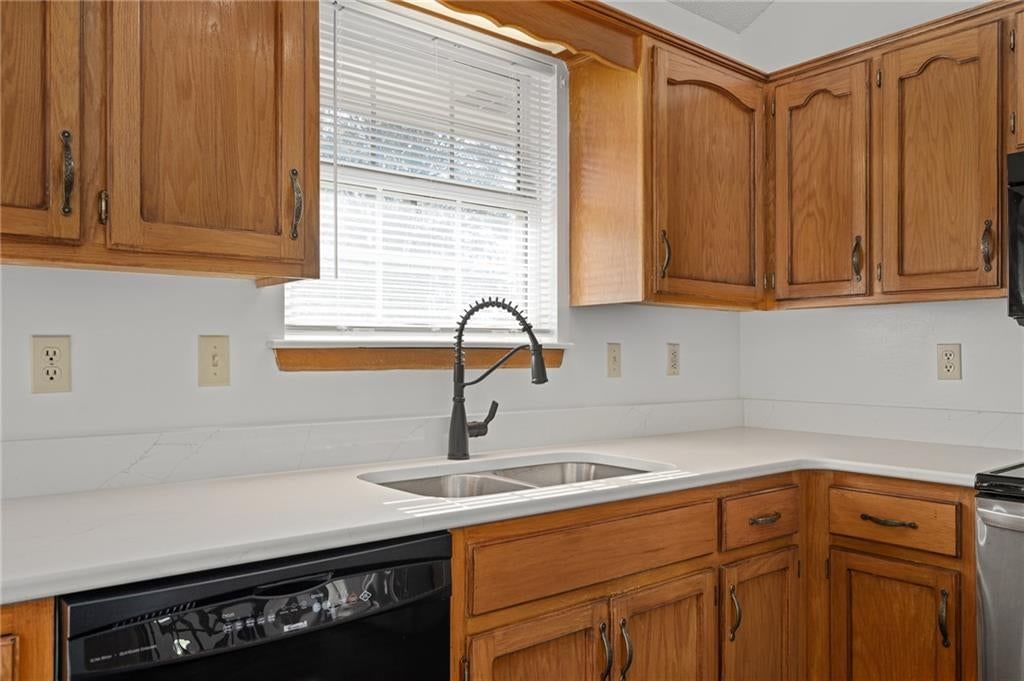 Photo 14 of 44 - 2513 SE WINCHESTER Drive, Lee's Summit, MO 64063