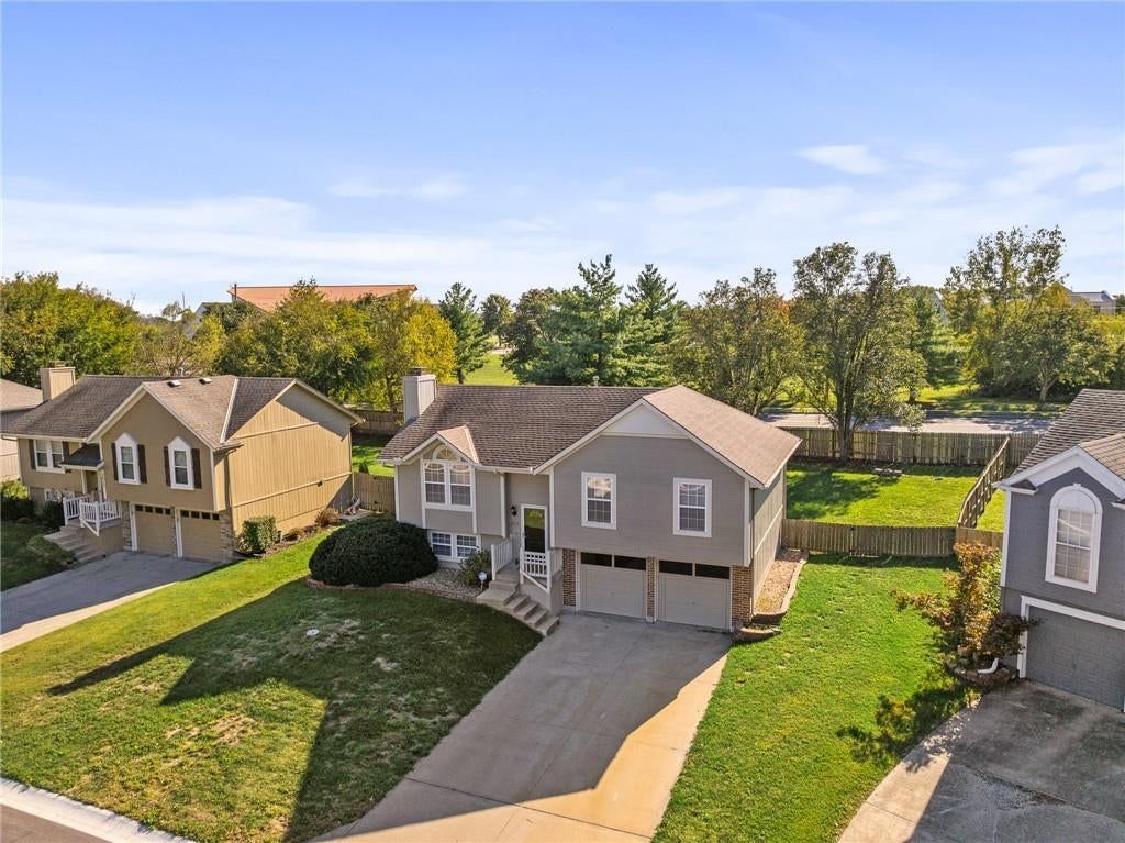 2513 SE WINCHESTER Drive, Lee's Summit, MO: listing photo 2