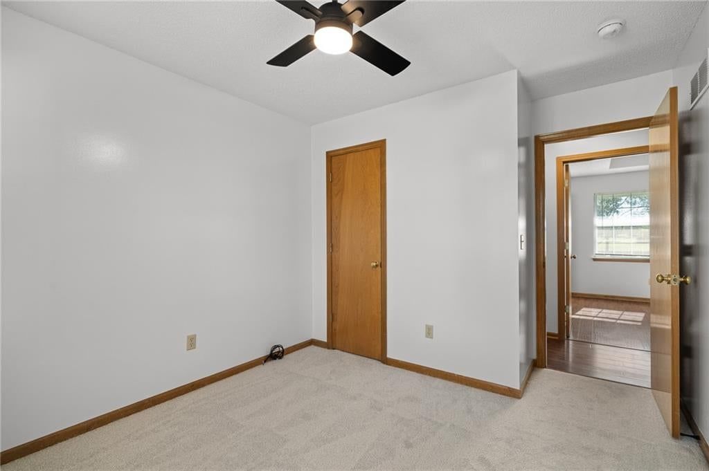 Photo 25 of 44 - 2513 SE WINCHESTER Drive, Lee's Summit, MO 64063