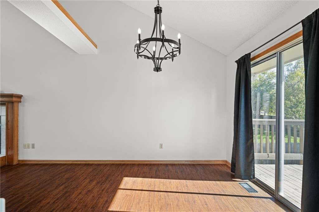Photo 11 of 44 - 2513 SE WINCHESTER Drive, Lee's Summit, MO 64063