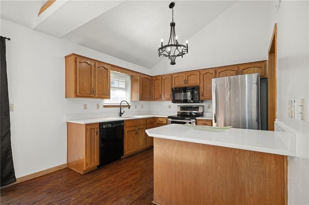 Photo 13 of 44 - 2513 SE WINCHESTER Drive, Lee's Summit, MO 64063