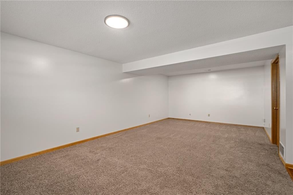 Photo 31 of 44 - 2513 SE WINCHESTER Drive, Lee's Summit, MO 64063