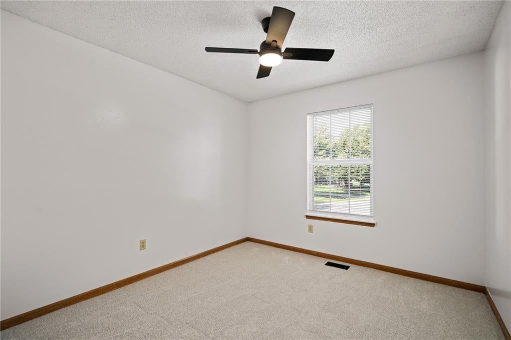 Carpet at 2513 SE WINCHESTER Drive, Lee's Summit, MO 64063
