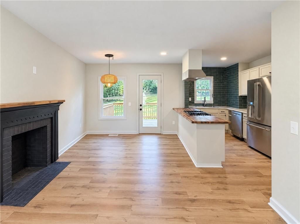 5825 Hadley Street, Mission, KS: listing photo 3