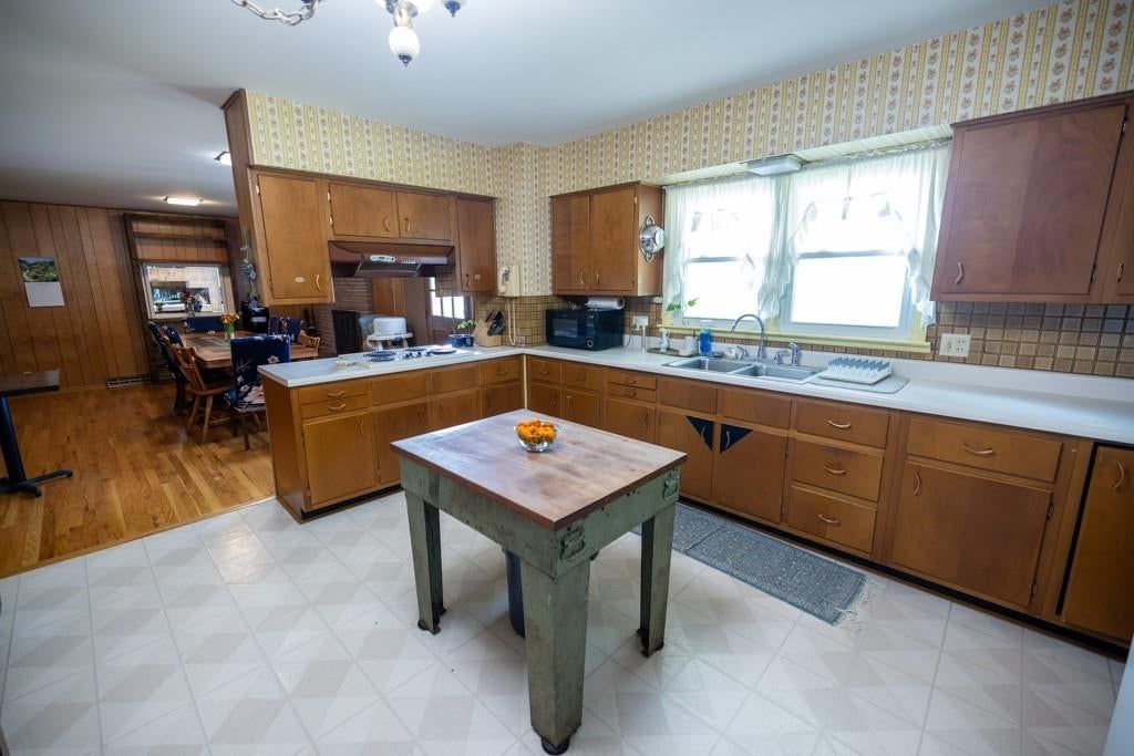 Kitchen island and kitchen backsplash at 4900 E 187 Street, Belton, MO 64012