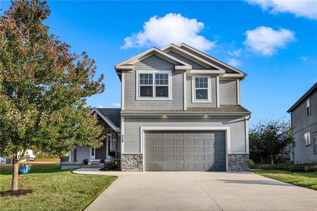 229 JENNY Lane, Raymore, MO: listing photo 2