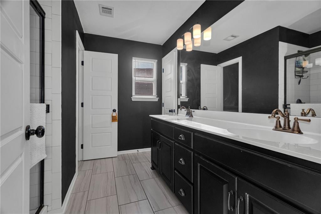 Photo 15: walk-in shower, 229 JENNY Lane, Raymore, MO 64083