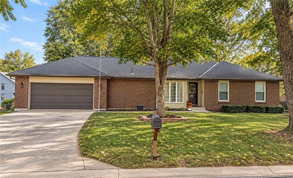 6523 GOODE Drive, Shawnee, KS