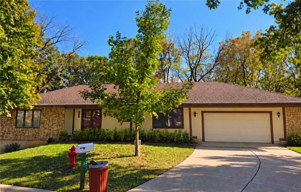 9201 NW PLEASANT DRIVE, Parkville, MO