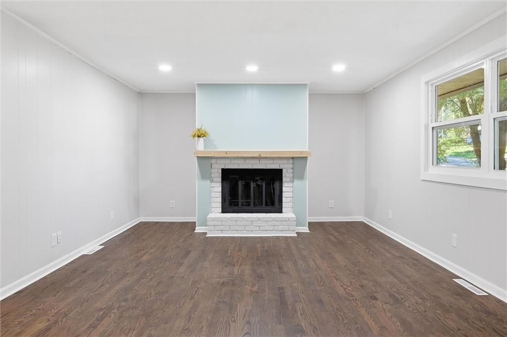 Photo 9 of 27 - 8503 Crystal Avenue, Kansas City, MO 66209