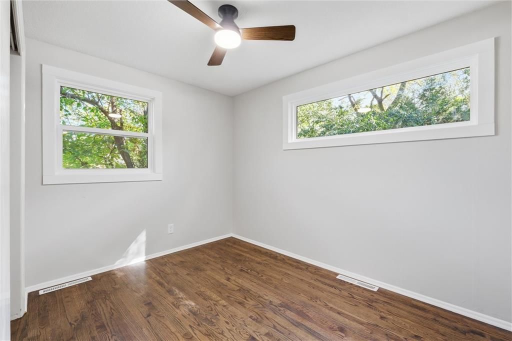 Photo 15 of 27 - 8503 Crystal Avenue, Kansas City, MO 66209