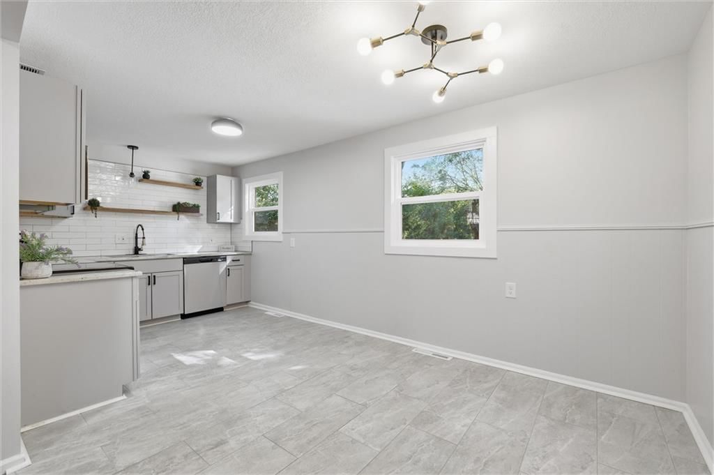 Photo 6 of 27 - 8503 Crystal Avenue, Kansas City, MO 66209
