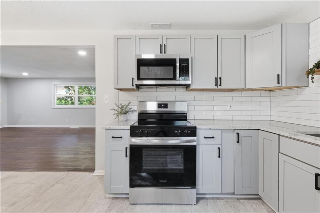 Photo 5: open floor plan, 8503 Crystal Avenue, Kansas City, MO 66209