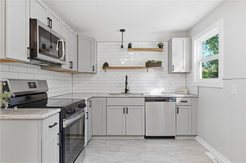 8503 Crystal Avenue, Kansas City, MO: listing photo 3