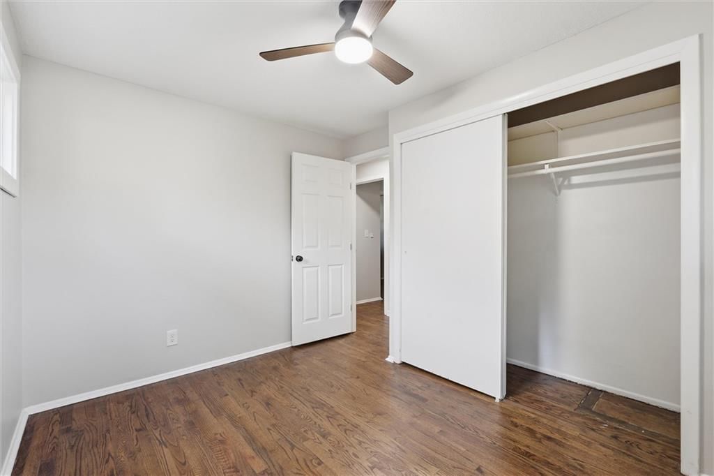 Photo 16 of 27 - 8503 Crystal Avenue, Kansas City, MO 66209