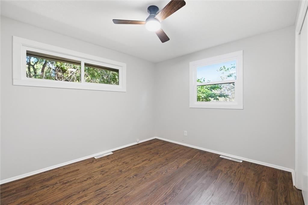 Photo 12 of 27 - 8503 Crystal Avenue, Kansas City, MO 66209