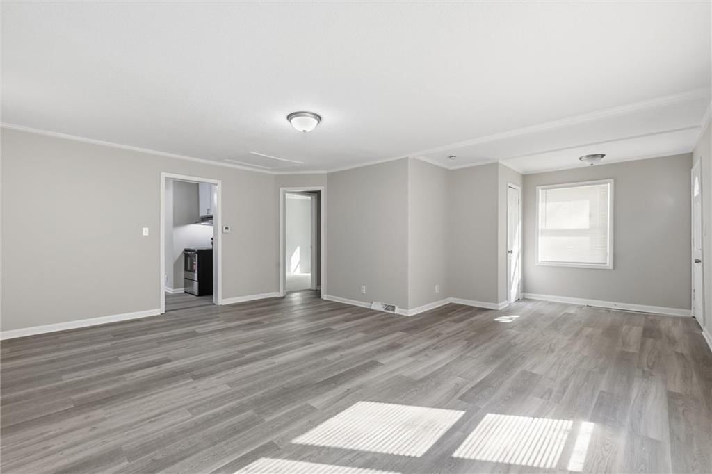 Photo 8 of 31 - 10030 E 22ND Street, Independence, MO 64052