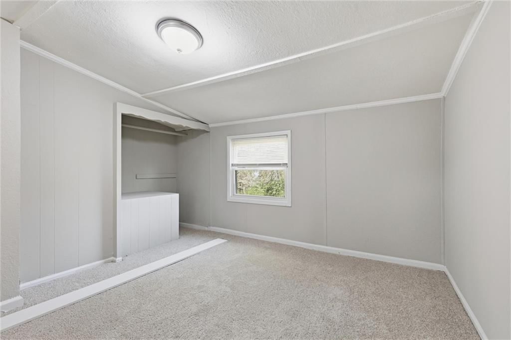 Carpet at 10030 E 22ND Street, Independence, MO 64052