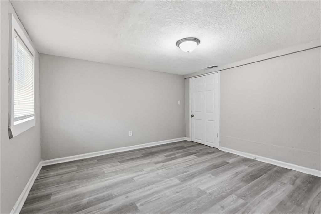 Photo 16 of 31 - 10030 E 22ND Street, Independence, MO 64052
