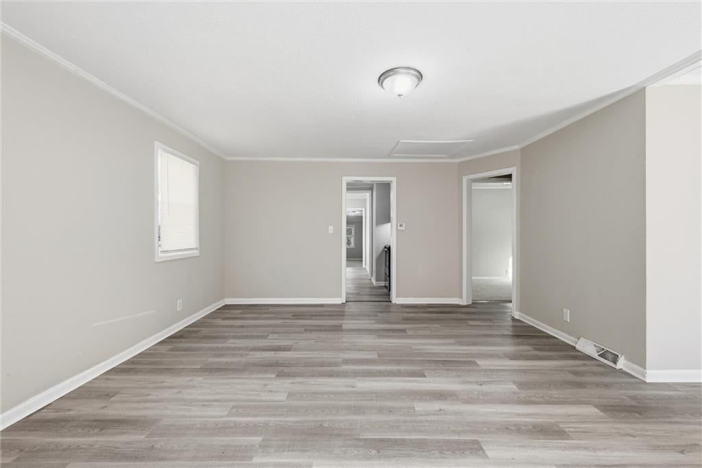 Photo 9 of 31 - 10030 E 22ND Street, Independence, MO 64052
