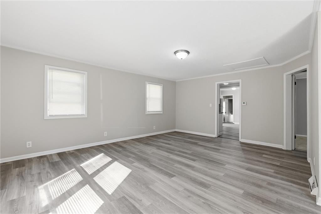 Photo 7 of 31 - 10030 E 22ND Street, Independence, MO 64052