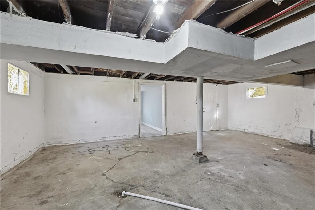 Staircase at 10030 E 22ND Street, Independence, MO 64052