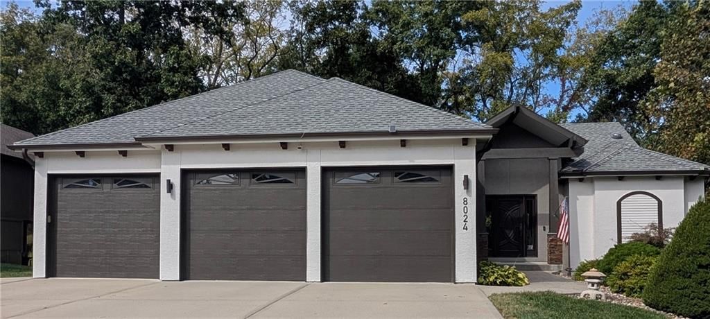 8024 NW Roberts Road, Weatherby Lake, MO