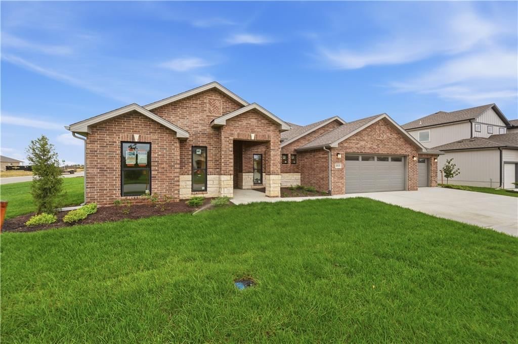 18525 W 195th Street, Spring Hill, KS: listing photo 2