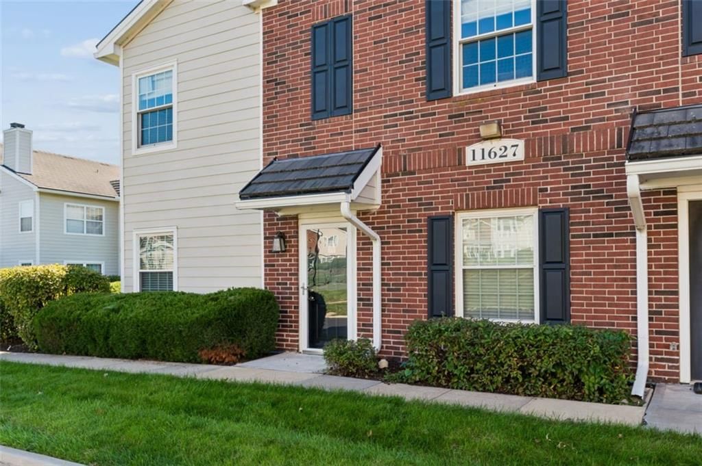 11627 Tomahawk Creek Parkway, Leawood, KS: listing photo 3