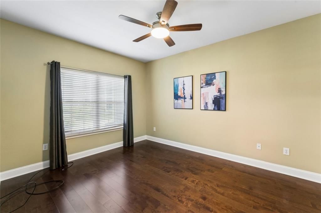 Photo 17 of 42 - 11627 Tomahawk Creek Parkway