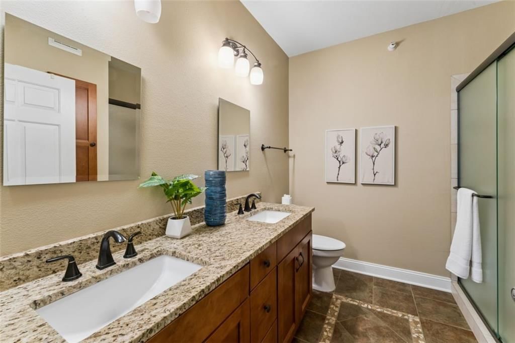 Photo 20 of 42 - 11627 Tomahawk Creek Parkway