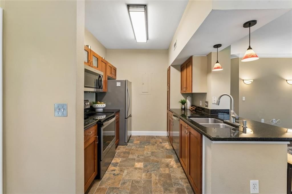 Photo 14 of 42 - 11627 Tomahawk Creek Parkway