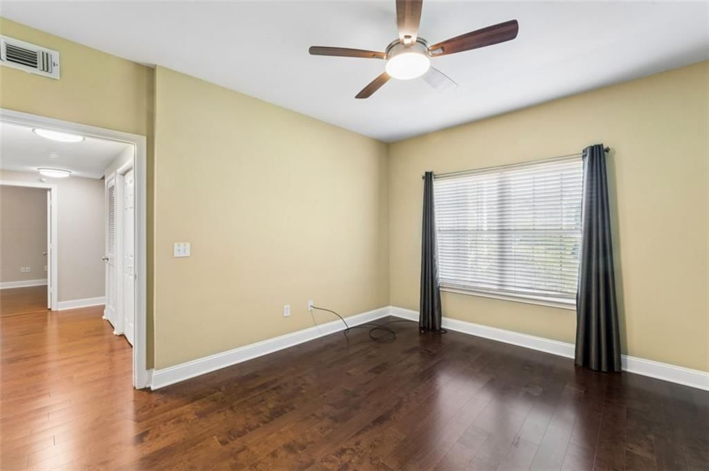 Photo 18 of 42 - 11627 Tomahawk Creek Parkway