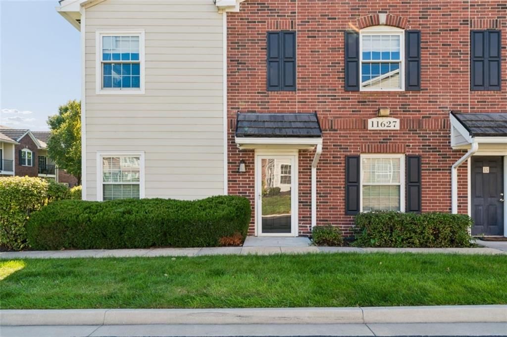 11627 Tomahawk Creek Parkway, Leawood, KS: listing photo 2