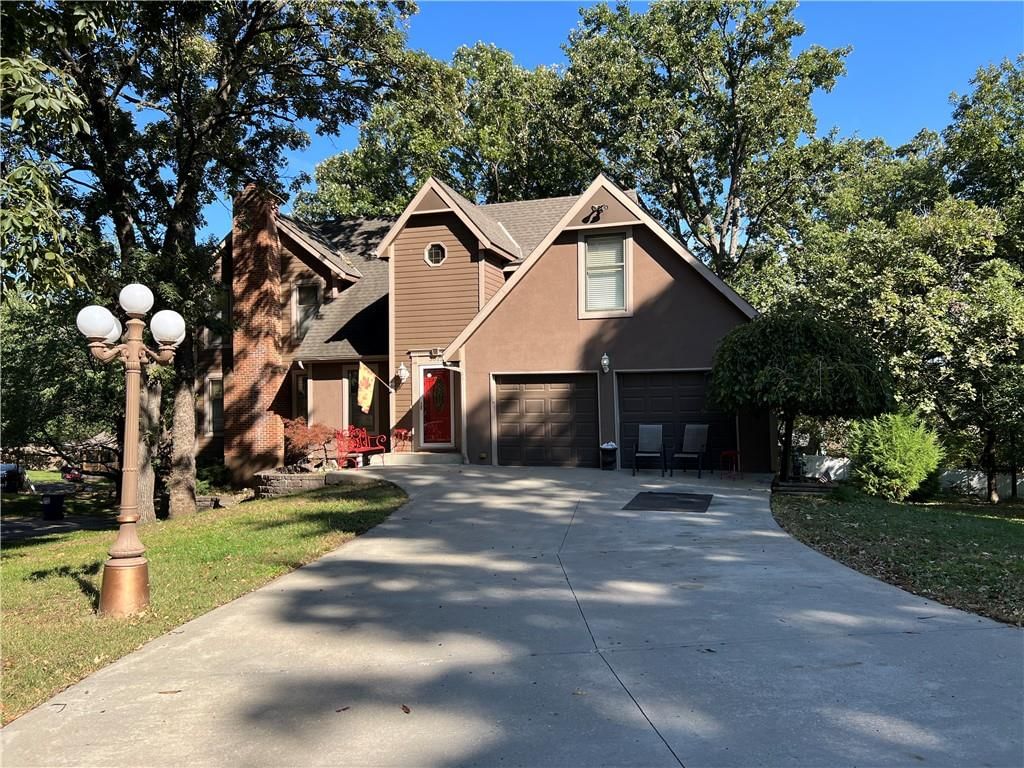 5811 N College Avenue, Gladstone, MO