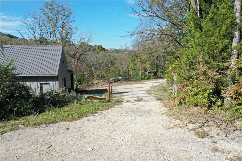 9817 Hollingsworth Road, Kansas City, KS: listing photo 2