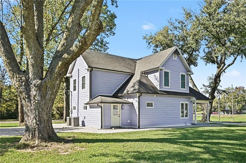 Photo 4 of 42 - 495 Main Street, Holt, MO 64048