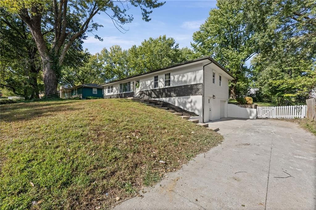 806 Howard Lane, Liberty, MO: listing photo 2