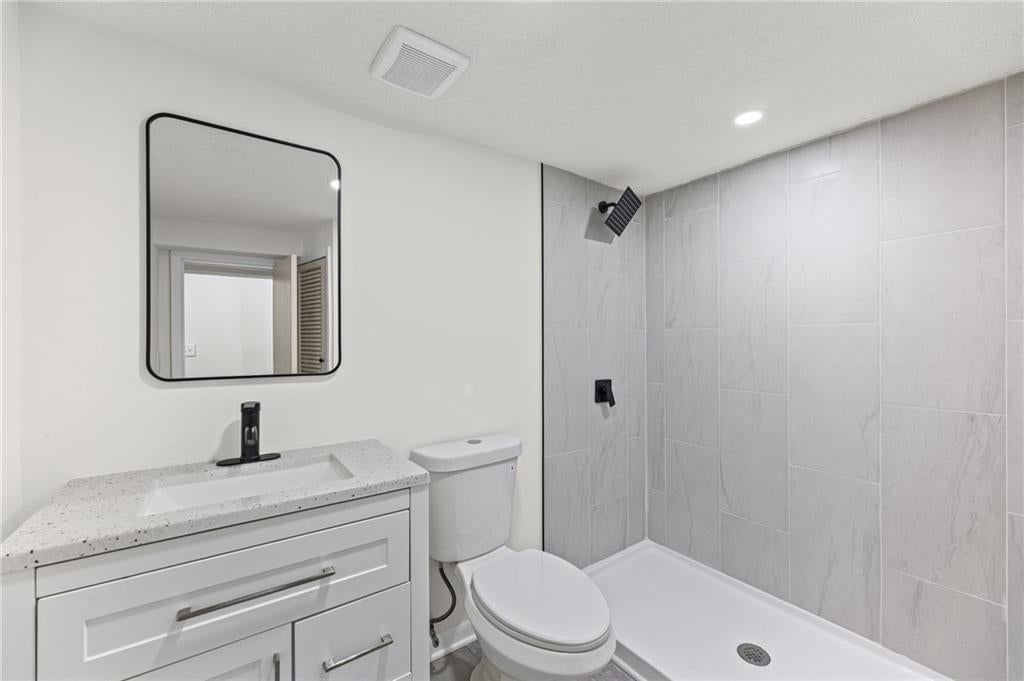 Photo 22: walk-in shower, 806 Howard Lane, Liberty, MO 64068