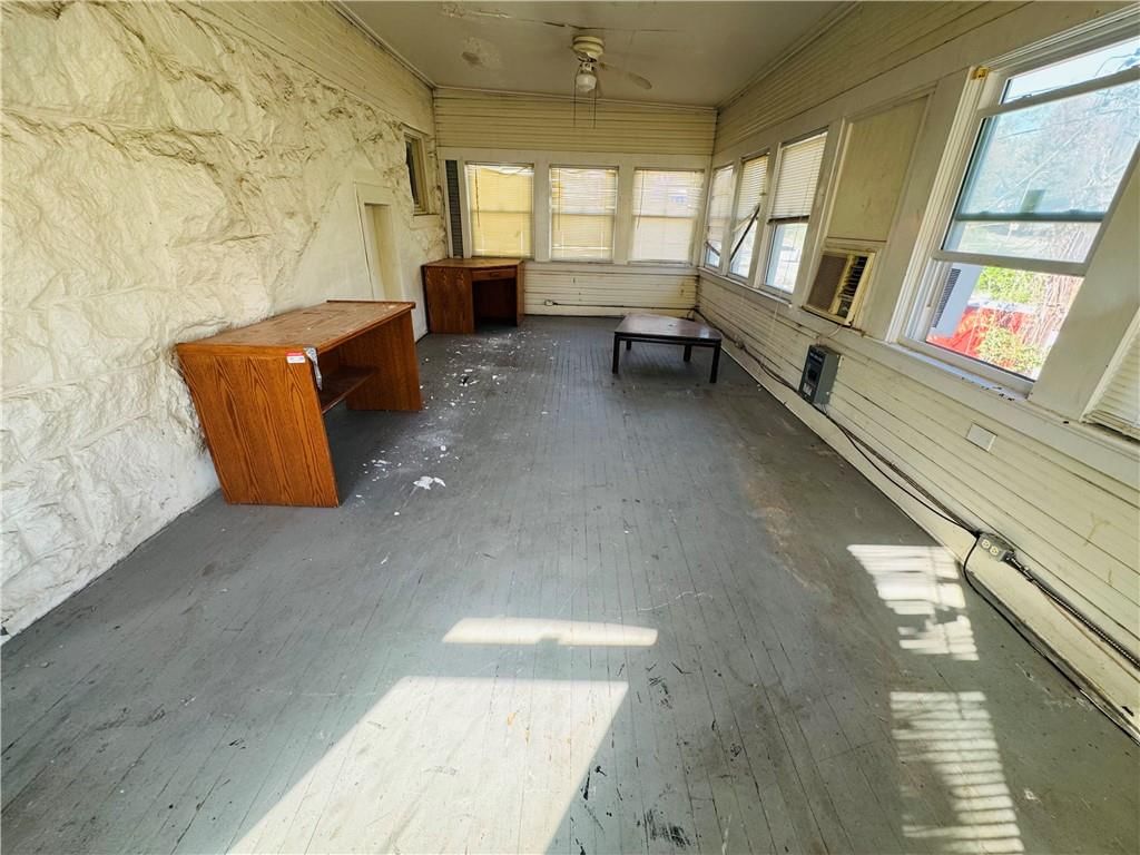 Photo 11 of 14 - 111 Monroe Avenue