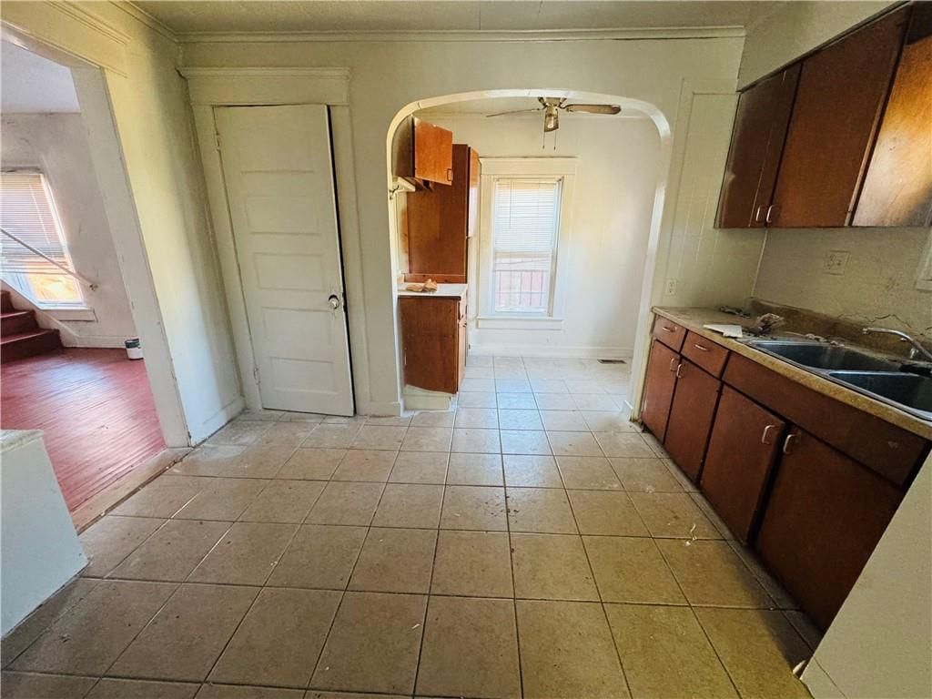 Photo 6 of 14 - 111 Monroe Avenue