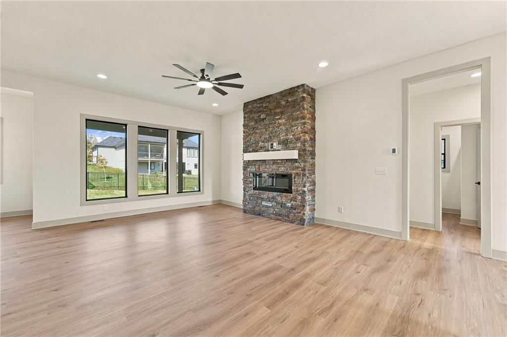 Photo 11 of 44 - 2605 NE Crestview Street, Blue Springs, MO 64029