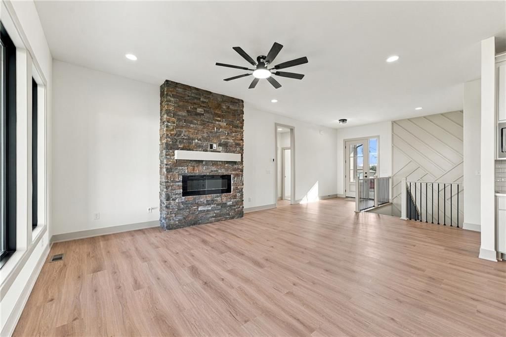 Photo 12 of 44 - 2605 NE Crestview Street, Blue Springs, MO 64029