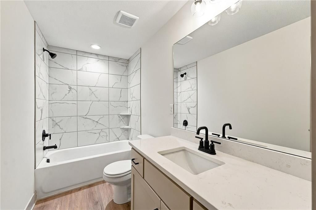 Photo 38 of 44 - 2605 NE Crestview Street, Blue Springs, MO 64029