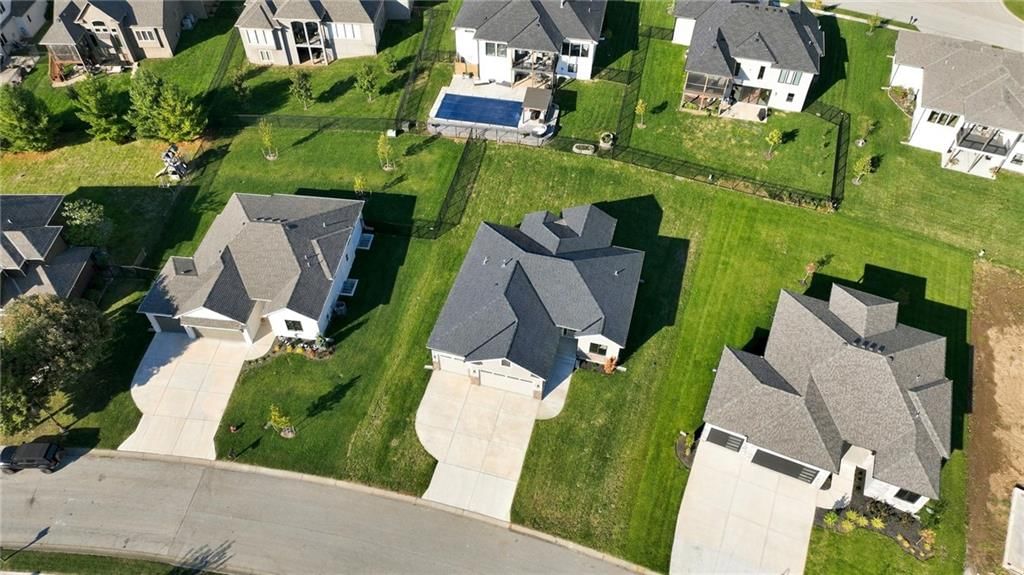 Big backyard, fenced yard and flat lot at 2605 NE Crestview Street, Blue Springs, MO 64029