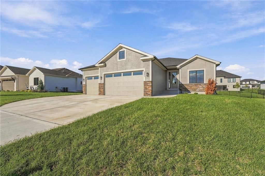 Photo 7 of 44 - 2605 NE Crestview Street, Blue Springs, MO 64029