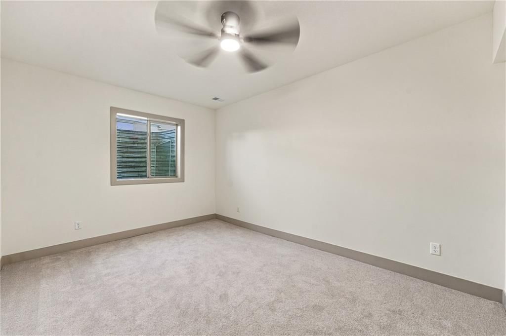 Photo 21 of 44 - 2605 NE Crestview Street, Blue Springs, MO 64029